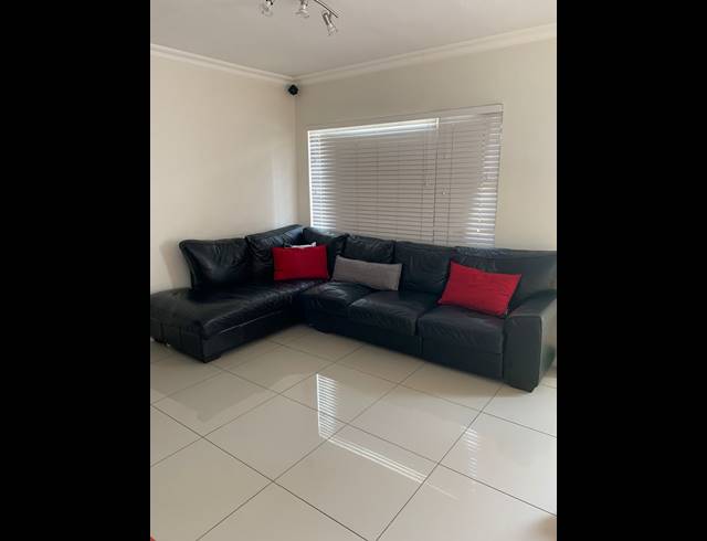 3 BEDROOM DUPLEX TO LET IN TOWNSEND ESTATE